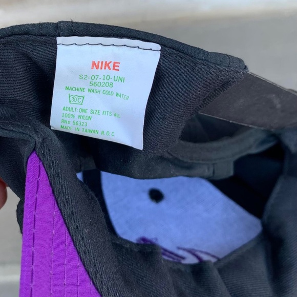 Vintage Nike Two Toned Spell Out Black / Purple Snapback - Picture 3 of 3